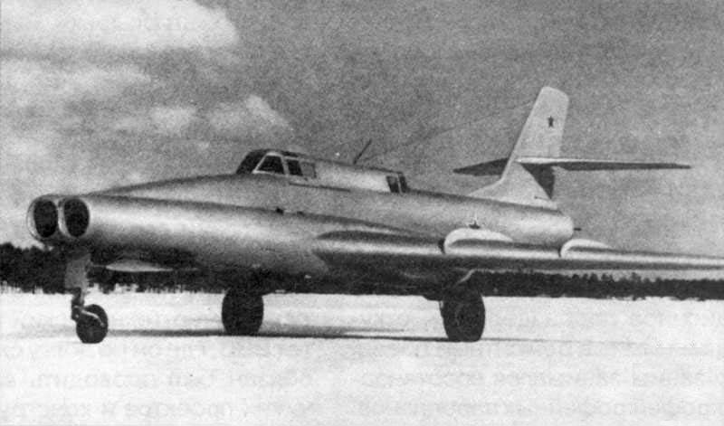 Illustration for article titled Meet The Ilyushin IL-102, The Most Gorgeously Ugly Combat Jet Ever